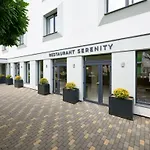 Serenity מלון