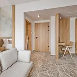 Serenity Otel 4*