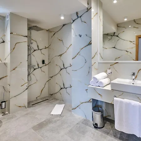 Serenity 4*