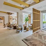 Ξενοδοχείο Serenity 4*