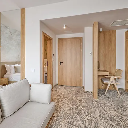 Serenity Szálloda 4*